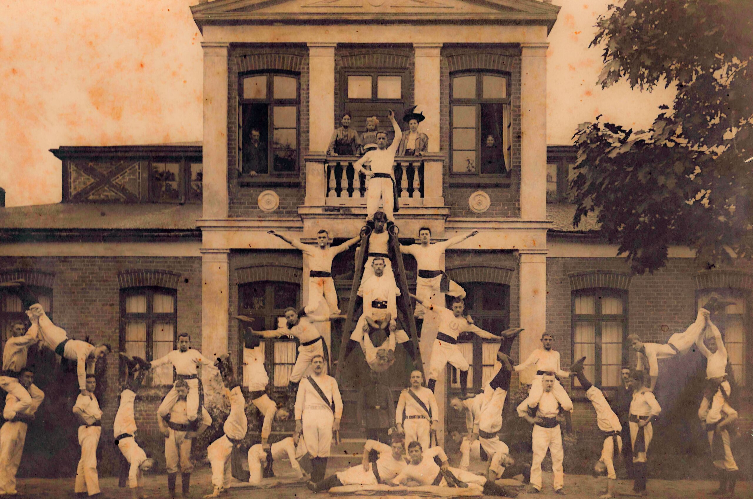 Historische Aufnahme des Gebäudes der Schiefen Ebene in Neustrelitz
